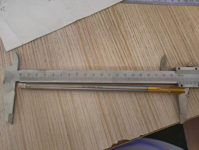 RC1/8-28X200L加长管牙丝攻