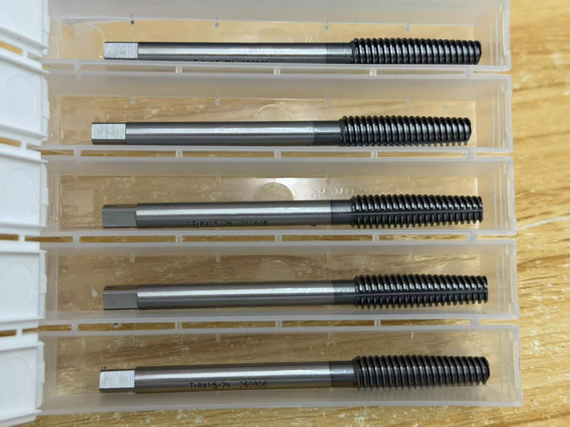 Tr8x1.5双头牙挤压丝攻
